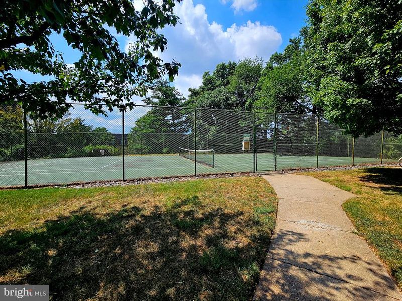 126 Roberts Ln #101, Alexandria, VA 22314