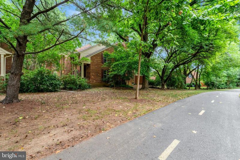 2540 S Walter Reed Dr #4, Arlington, VA 22206