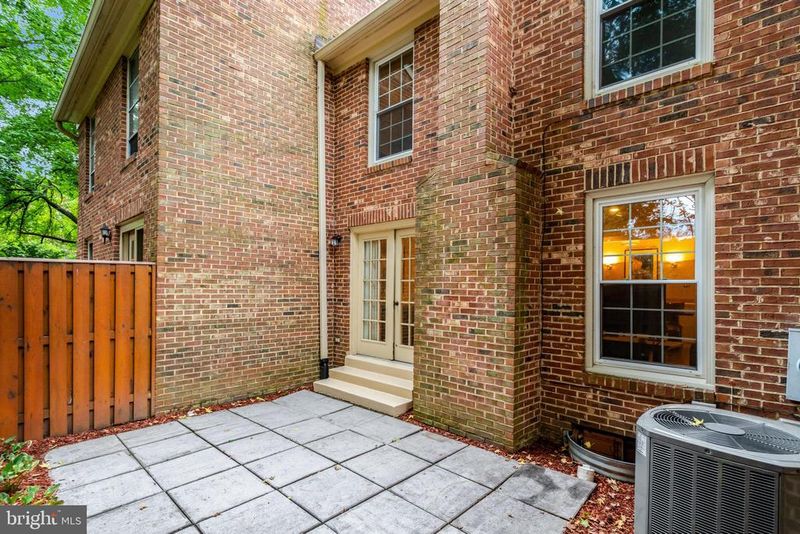 2540 S Walter Reed Dr #4, Arlington, VA 22206