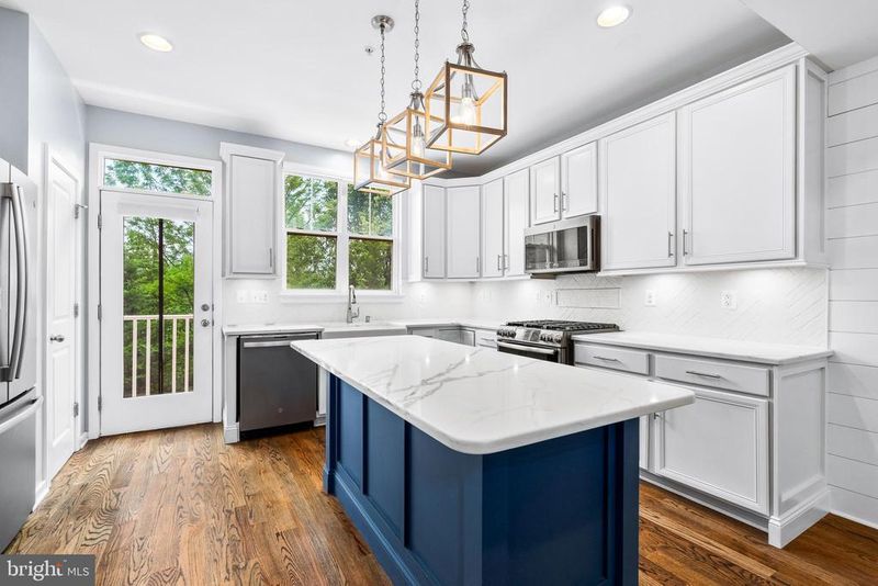 1424 Trafalgar Ln, Frederick, MD 21701