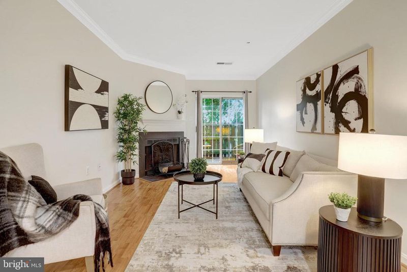 245 S Pickett St #102, Alexandria, VA 22304