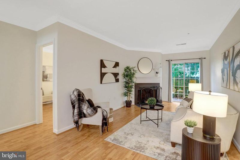 245 S Pickett St #102, Alexandria, VA 22304