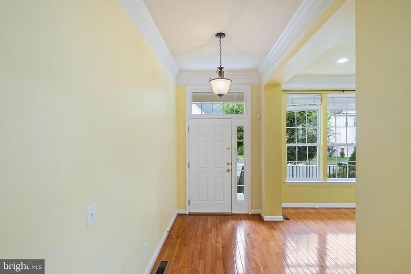 7517 Lindberg Dr, Alexandria, VA 22306