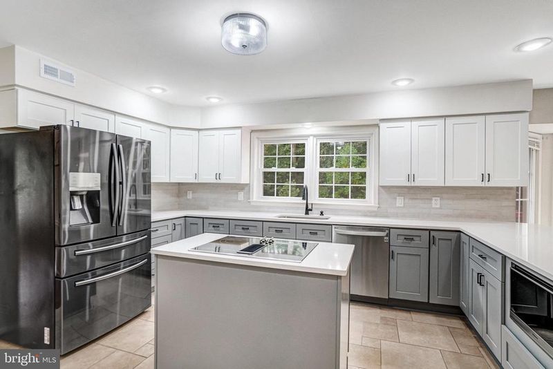 7832 Valleyfield Dr, Springfield, VA 22153