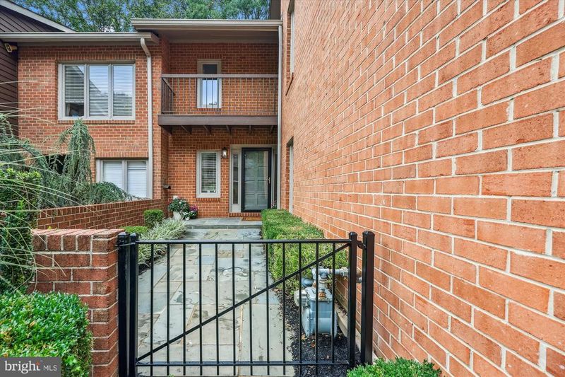 7818 Whiterim Ter, Potomac, MD 20854