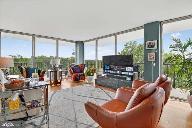 3333 University Blvd W #702, Kensington, MD 20895