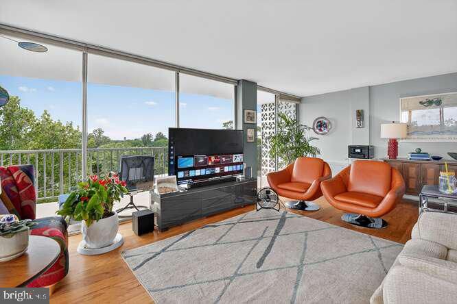 3333 University Blvd W #702, Kensington, MD 20895