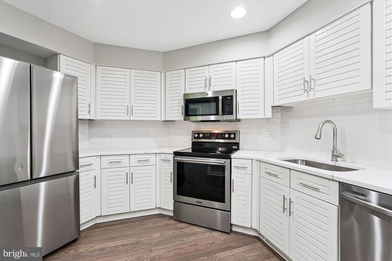 10901 Whiterim Dr, Potomac, MD 20854