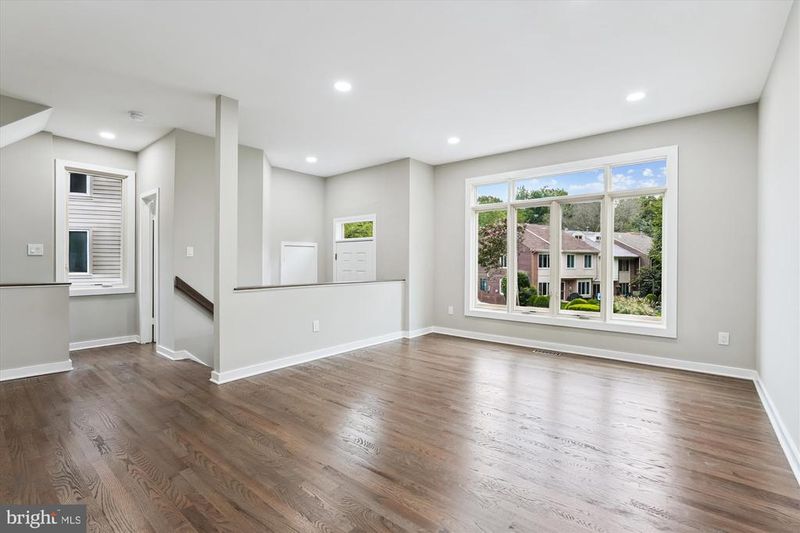 10901 Whiterim Dr, Potomac, MD 20854