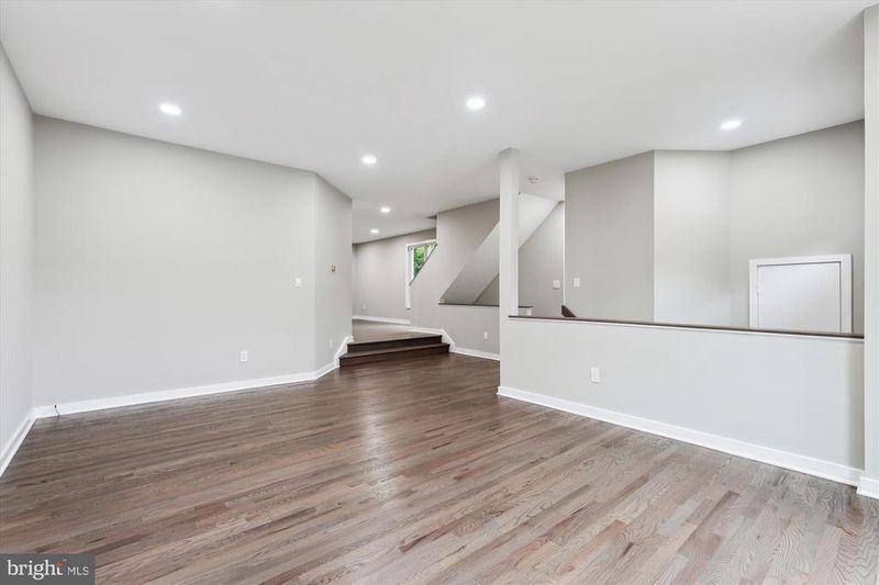 10901 Whiterim Dr, Potomac, MD 20854