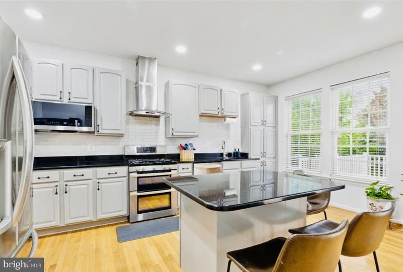 9078 Brewer Creek Pl, Manassas, VA 20109