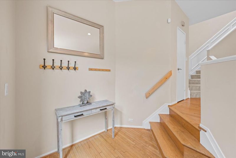 10847 Whiterim Dr, Potomac, MD 20854