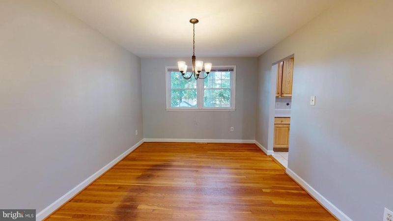 2527 Bull Run Ct, Vienna, VA 22180