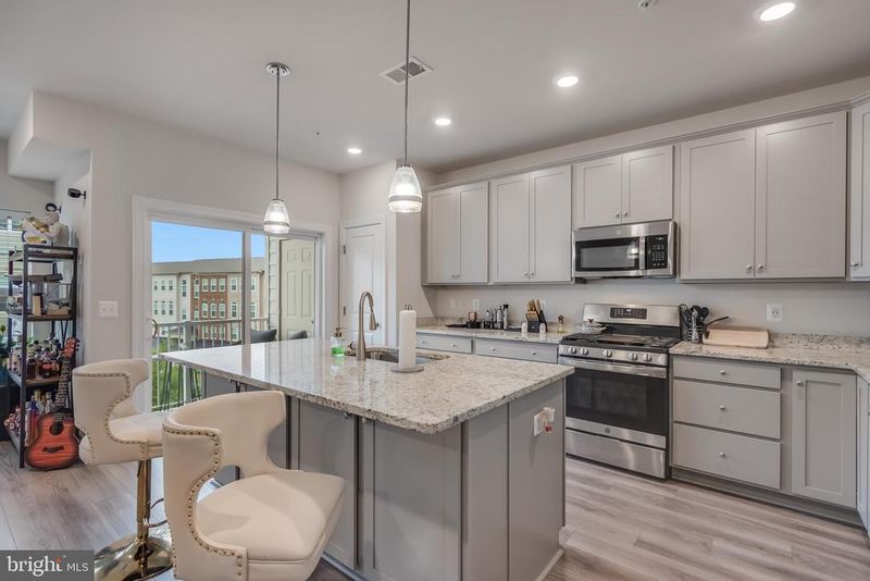 9719 Vang Dr, Lanham, MD 20706