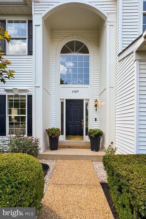 43820 Laurel Ridge Dr, Ashburn, VA 20147