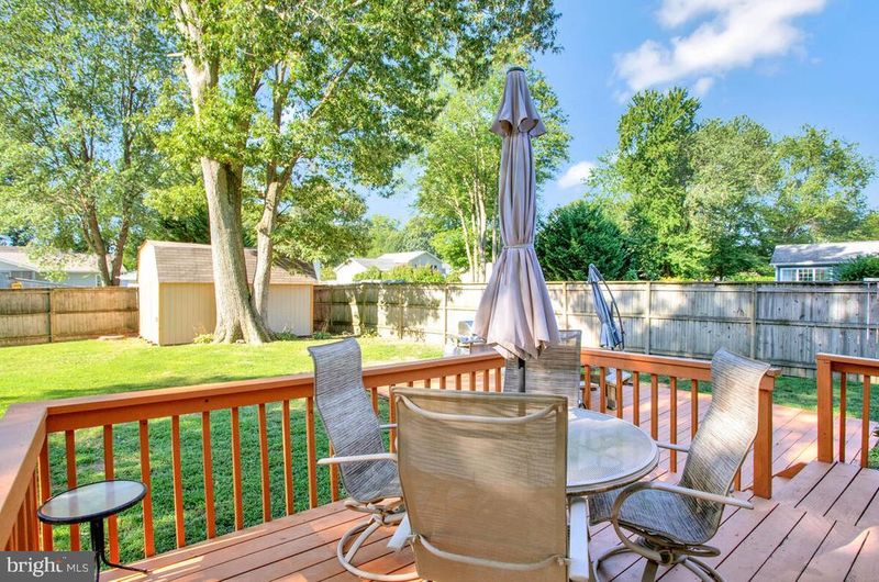 645 Gull Dr, Deale, MD 20751
