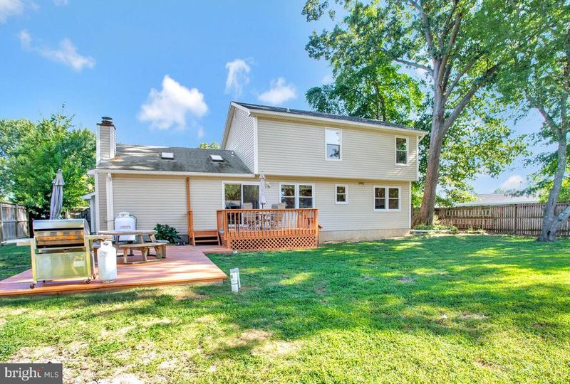 645 Gull Dr, Deale, MD 20751