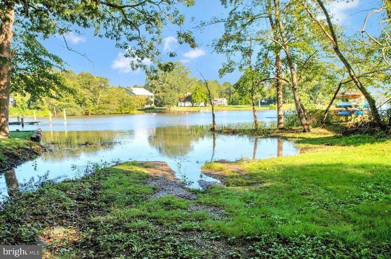 645 Gull Dr, Deale, MD 20751