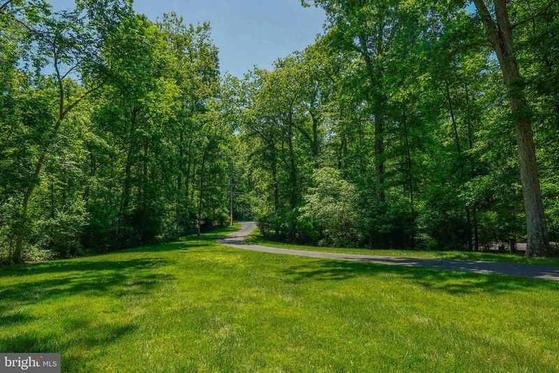 116 Lake Dr, Sterling, VA 20164