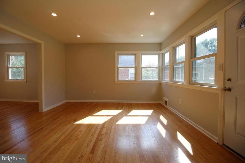 6947 Westhampton Dr, Alexandria, VA 22307
