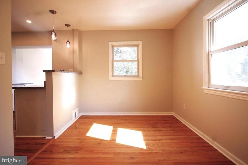 6947 Westhampton Dr, Alexandria, VA 22307