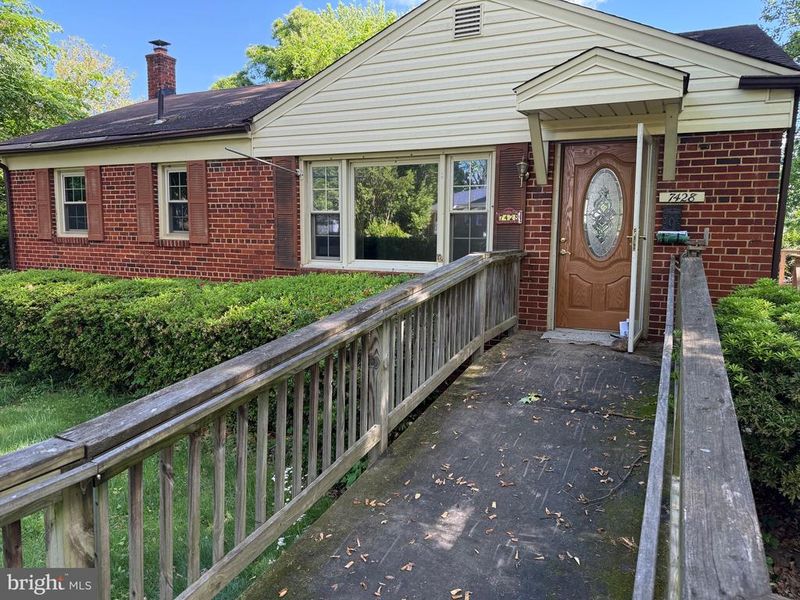 7428 Nigh Rd, Falls Church, VA 22043