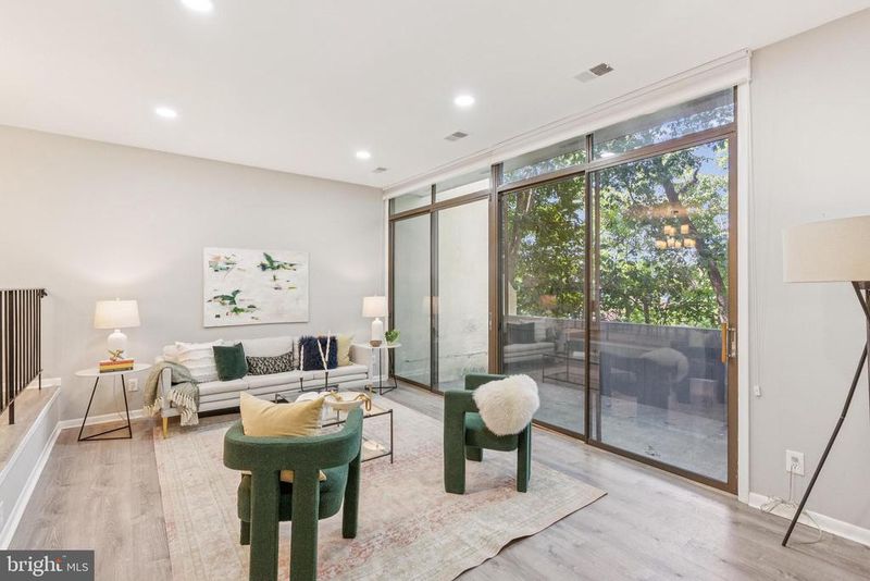 2246 S Randolph St #1, Arlington, VA 22204