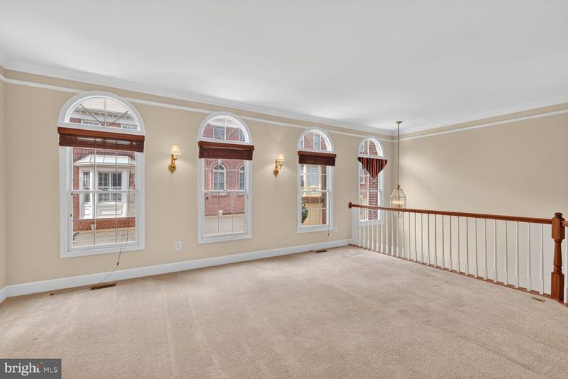 4627 Knight Pl, Alexandria, VA 22311