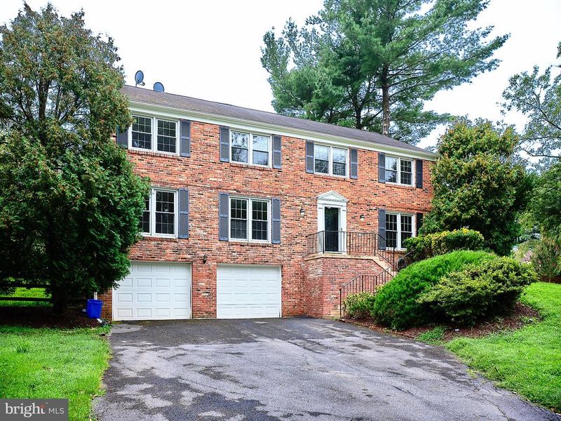 9124 Copenhaver Dr, Potomac, MD 20854