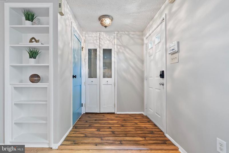 7894 Tyson Oaks Cir, Vienna, VA 22182