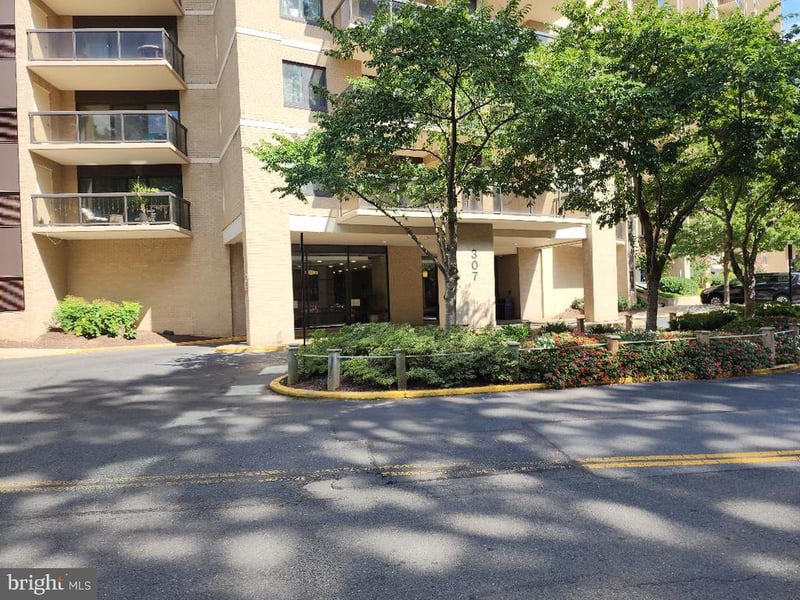307 Yoakum Pw #1024, Alexandria, VA 22304