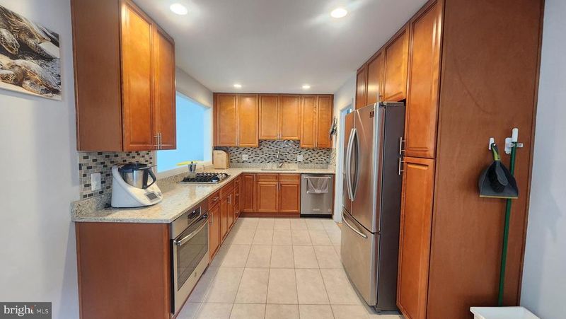 7120 Hadlow Ct, Springfield, VA 22152