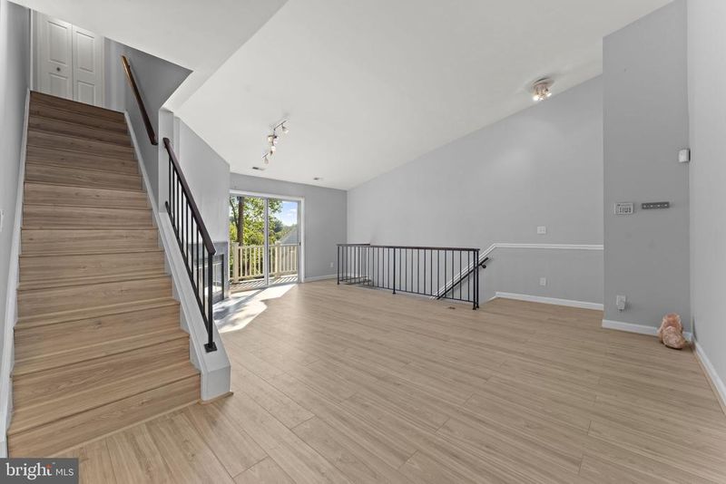 20172 Locustdale Dr #221, Germantown, MD 20876