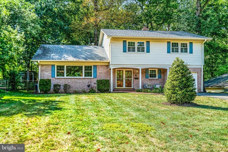 8402 Camden St, Alexandria, VA 22308