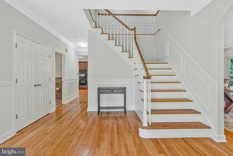 116 Lake Dr, Sterling, VA 20164