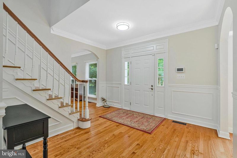 116 Lake Dr, Sterling, VA 20164