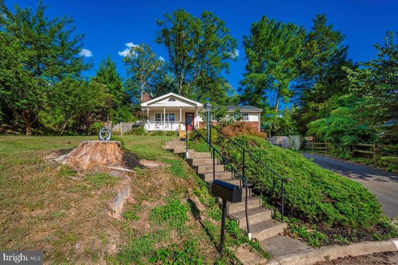 3911 Brenda Ln, Annandale, VA 22003