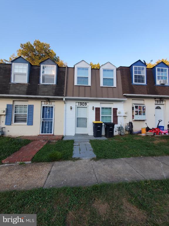 1909 Dutch Village Dr #I-234, Hyattsville, MD 20785