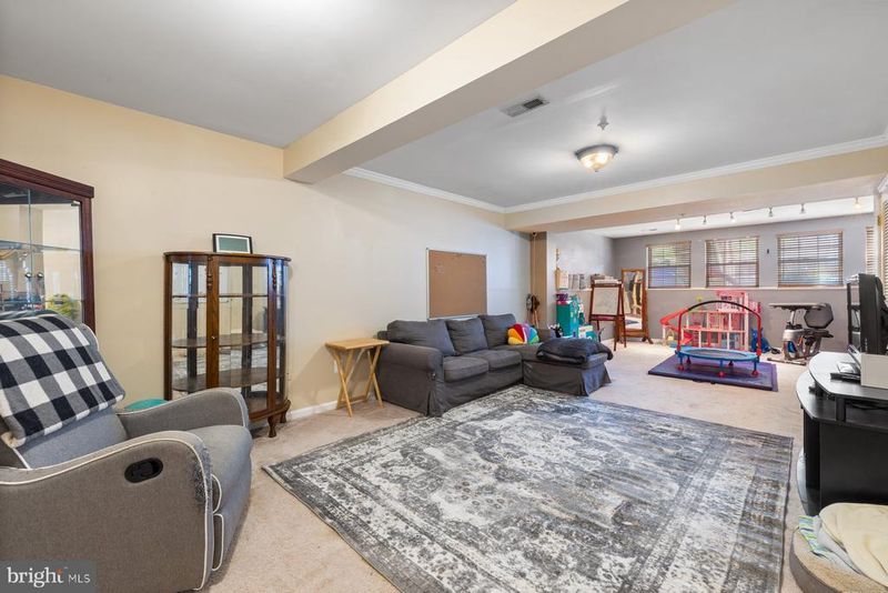 1700 Derrs Sq W, Frederick, MD 21701