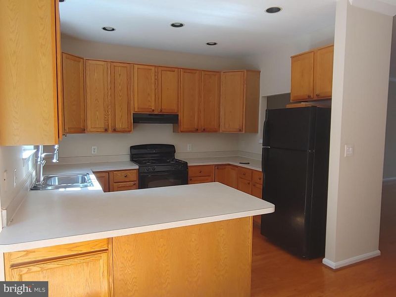45523 Grand Central Sq, Sterling, VA 20166