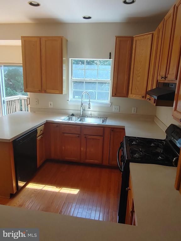45523 Grand Central Sq, Sterling, VA 20166