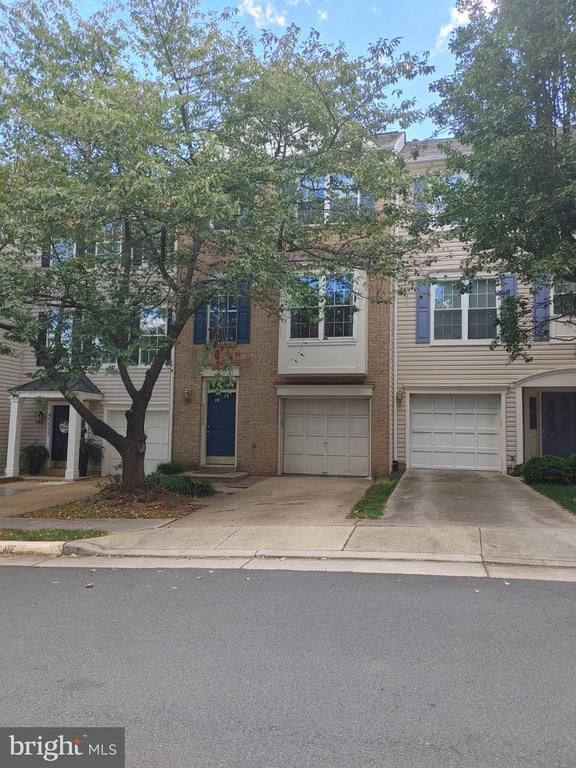 45523 Grand Central Sq, Sterling, VA 20166