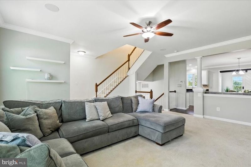 7093 Kona Dr, Gainesville, VA 20155