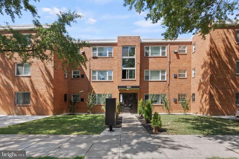 610 57th St NE #102, Washington, DC 20019