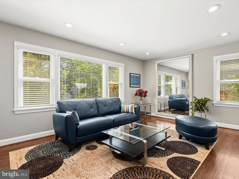 12516 Two Farm Dr, Silver Spring, MD 20904