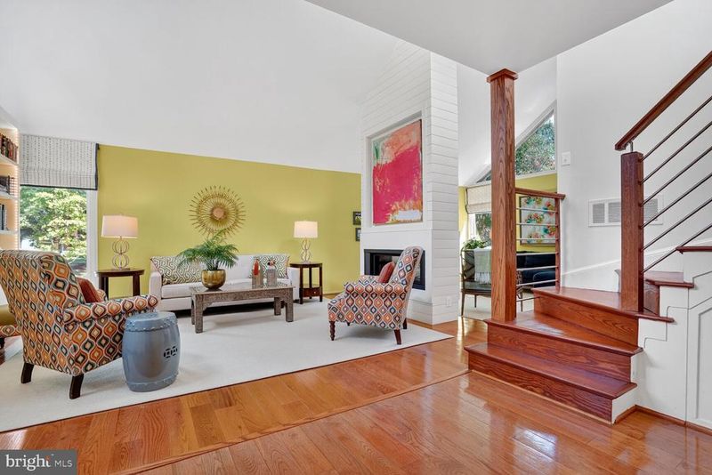2410 Nottingham Dr, Falls Church, VA 22043
