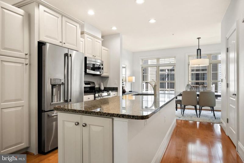4340 N Henderson Rd, Arlington, VA 22203