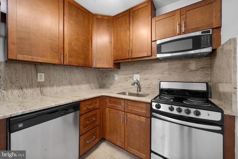 2059 Huntington Ave #1410, Alexandria, VA 22303
