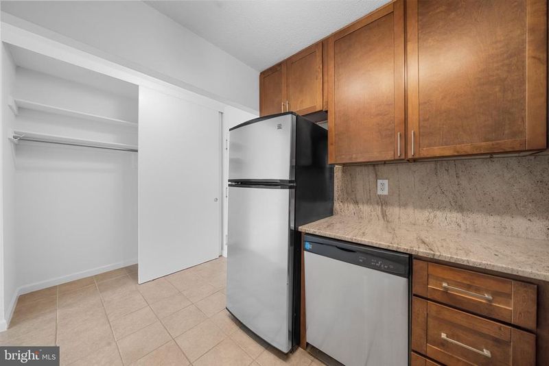 2059 Huntington Ave #1410, Alexandria, VA 22303