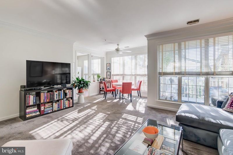 1919 Kenwood Ave #304, Alexandria, VA 22302